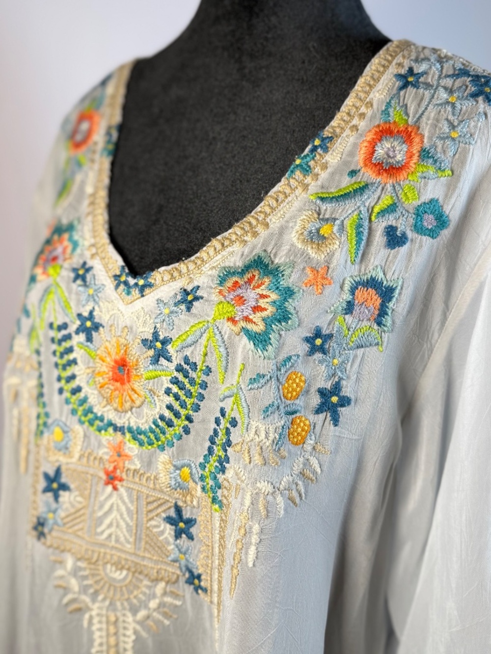 JOHNNY WAS boho embroidered v-neck peasant blouse; subtle blue; XL - Picture 5 of 9
